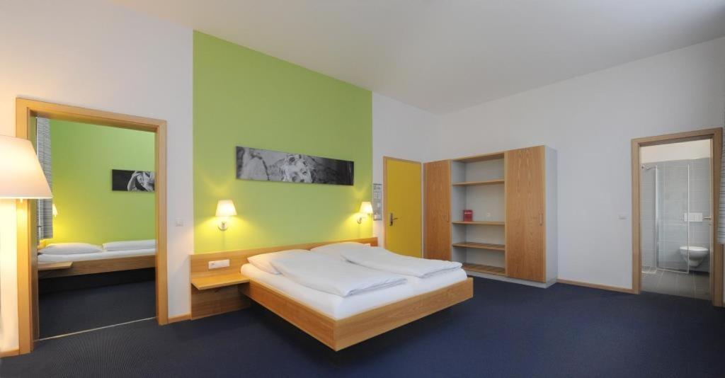 Bildungs- & Tagungshaeuser Vierzehnheiligen Bad Staffelstein Buitenkant foto
